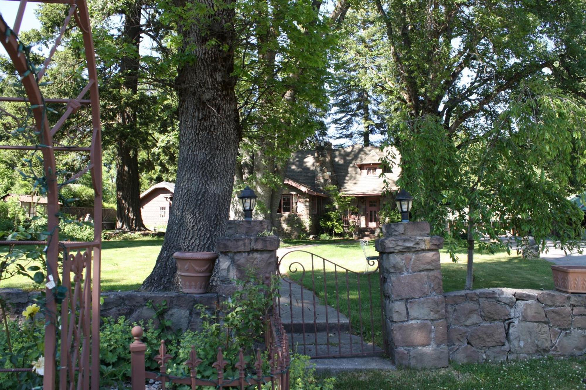 Strawberry Valley Inn Mount Shasta Exteriér fotografie